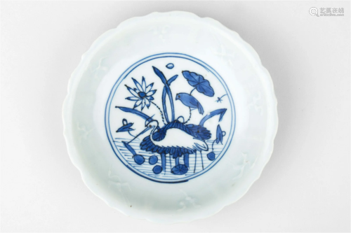 SUNFLOWER MOUTH BLUE AND WHITE PATTERN PLATE, KANG XI YEAR