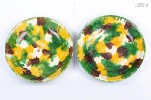 PAIR OF TIGER SKIN GLAZED PATTERN PLATE, LATE QING DYNASTY
