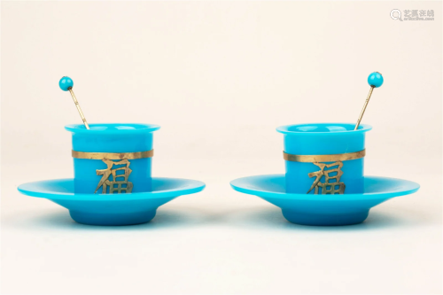 A PAIR OF PEACOCK BLUE PEKING GLASS CUPS WITH BAMBOO SPOONS,...