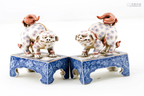 A PAIR OF LUCKY DOGS, EARLY QING DYNASTY