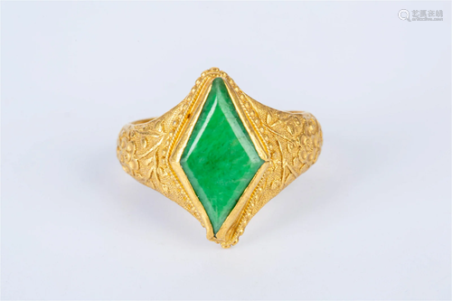 PUR GOLD JADEITE RING