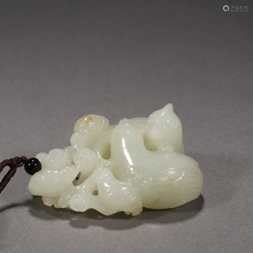 A Hetian Jade Carved Pendant