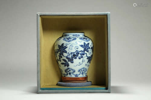 Blue and White Grapevine Jar Xuande Mark