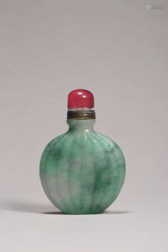 Carved Jadeite Melon-Form Snuff Bottle