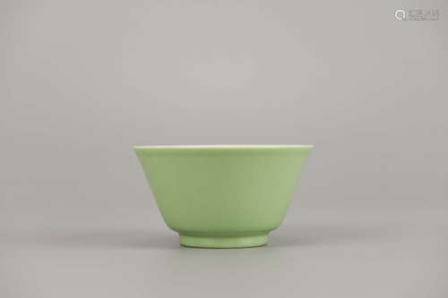 Apple Green Glaze Cup Yongzheng Mark