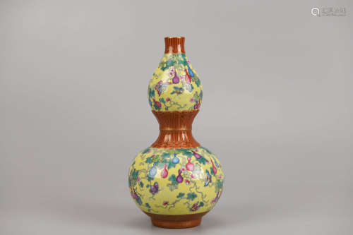 Famille Rose Butterfly Gourd-Shape Vase Qianlong Mark