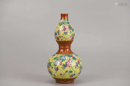 Famille Rose Butterfly Gourd-Shape Vase Qianlong Mark