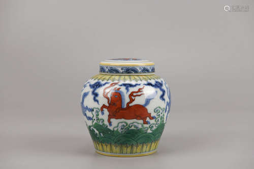 Doucai Glaze Seahorse Tian Jar and Cover