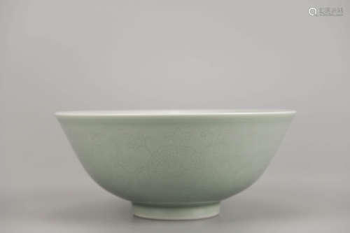 Incised Celadon Glaze Floral Bowl Daoguang Mark