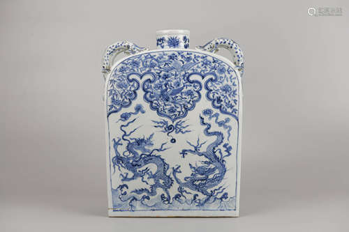 Blue and White Dragon Oblate Pot