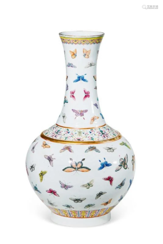 CHINESE PORCELAIN FAMILLE ROSE BUTTERFLY ESTOWED VASE