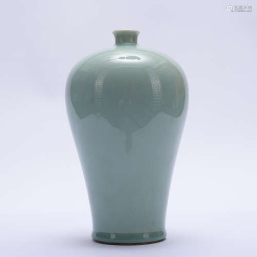 A celadon-glazed Meiping