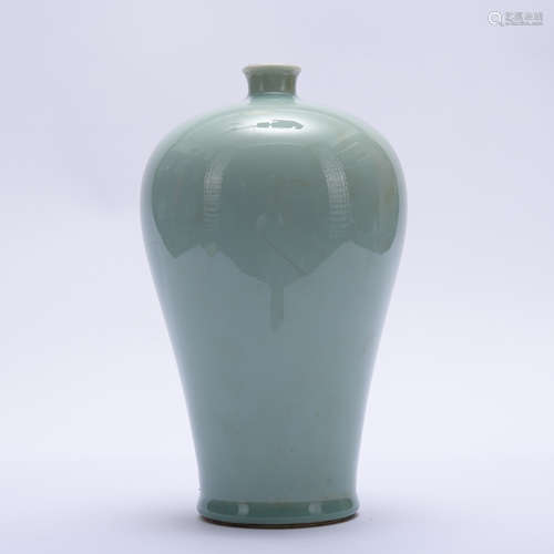 A celadon-glazed Meiping