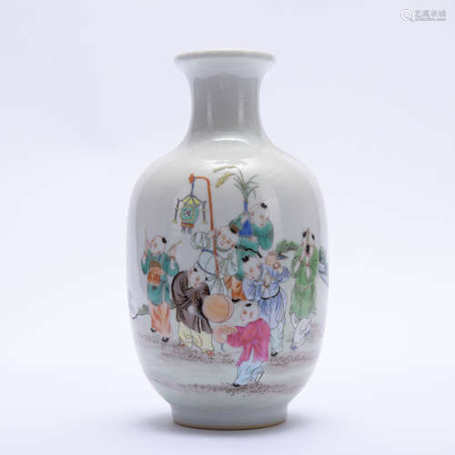 A Wu cai 'figure' vase