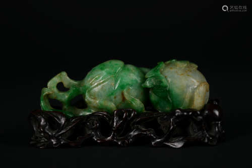 A jade gourd ornament