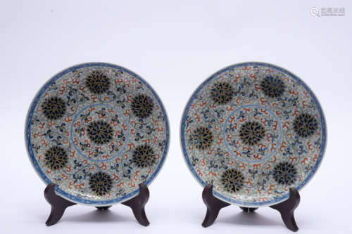 A pair of Dou cai dish painting in gold