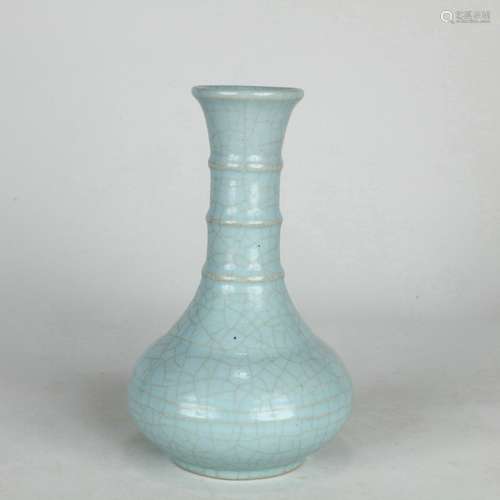 A Flask from Ru Kiln of Song  Dynasty