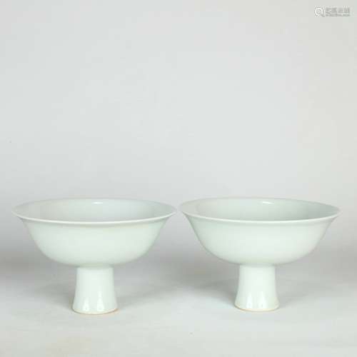 A Lovely White Glaze Flower High-foot Bowl