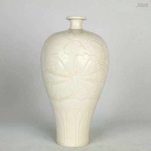 A Flower Mei Vase from Ding Kiln of Song Dynasty