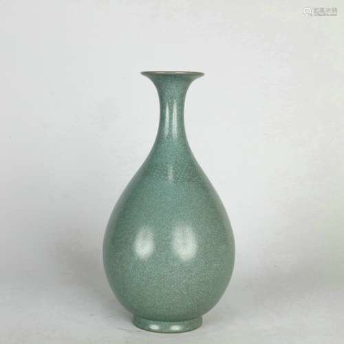 A Yuhu Spring Bottle from Ru Kiln of Song  Dynasty