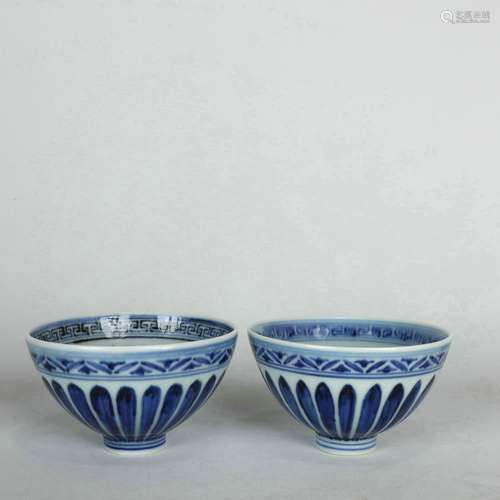 White and blue Flower Press-hand Cups