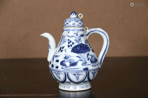 A White and Blue Porcelain Bottle   Chinese Qing Dynasty