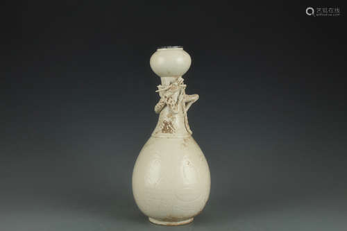 A Silver Mouth Dragon Garlic-head-shaped Vase from Ding Kiln...