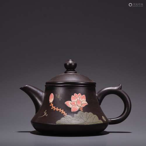 A  Red Porcelin Lotus Tea-pot Chinese Qing Dynasty