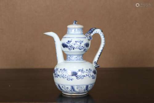 A White and Blue Porcelain Bottle   Chinese Qing Dynasty