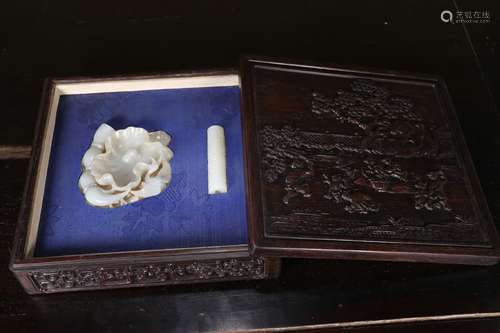 A Set of Hetian Jade with Rosewood Box Chinese Qing Dynasty