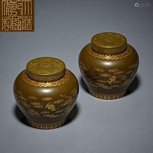 Qing Dynasty Qianlong, brown base, trace gold auspicious clo...