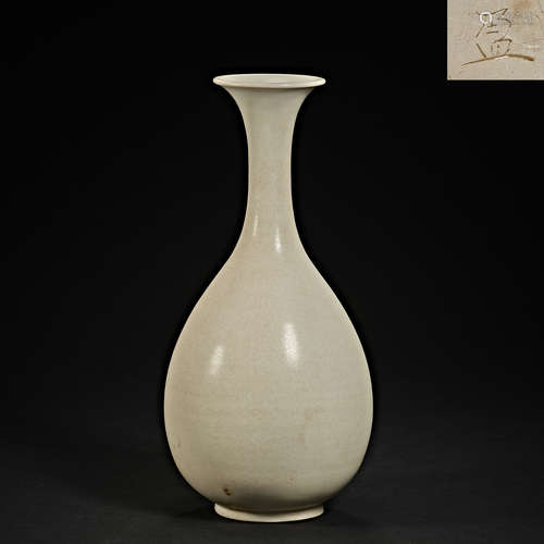 Tang Dynasty, Xing Kiln, White porcelain, Long neck Bottle