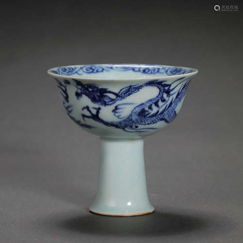 CHINESE YUAN DYNASTY BLUE AND WHITE DRAGON STEM CUP