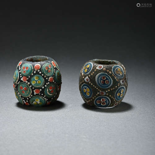 A PAIR OF CHINESE HAN DYNASTY DRAGONFLY EYE GLASS BEADS