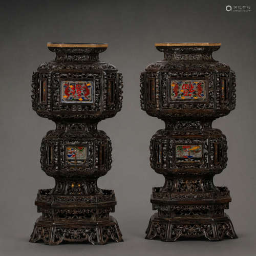 A PAIR OF CHINESE QING DYNASTY LOBULAR RED SANDALWOOD PALACE...