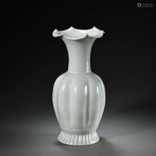 SOUTHERN SONG DYNASTY HUTIAN WARE CELADON VASE WITH FLOWER M...