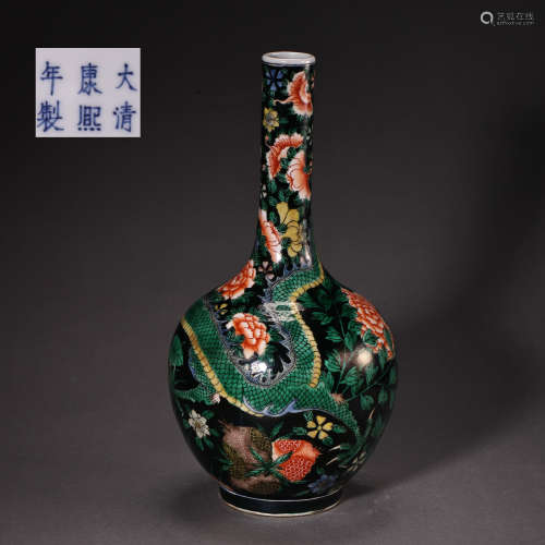 FLOWER-PATTERNED VASE IN THE KANGXI PERIOD OF THE QING DYNAS...