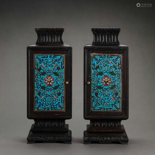 A PAIR OF CHINESE QING DYNASTY RED SANDALWOOD CLOISONNE TREA...