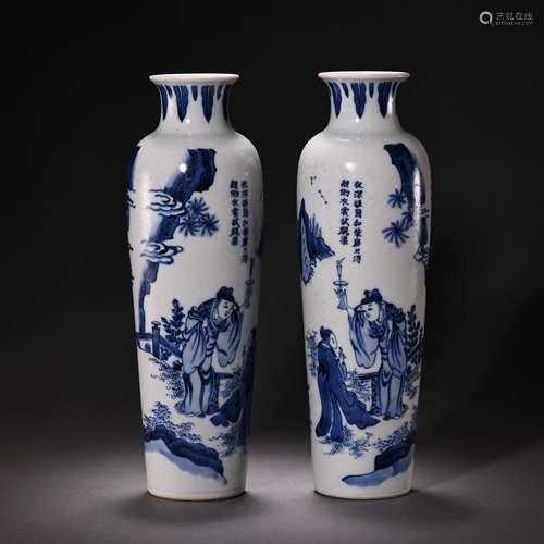 A PAIR OF QING DYNASTY BLUE AND WHITE FIGURE VASES