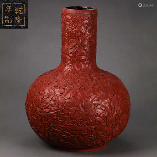 CHINESE QING DYNASTY LACQUER VASE