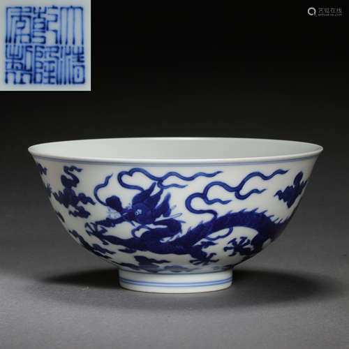 CHINESE QING DYNASTY QIANLONG PERIOD BLUE AND WHITE DRAGON B...