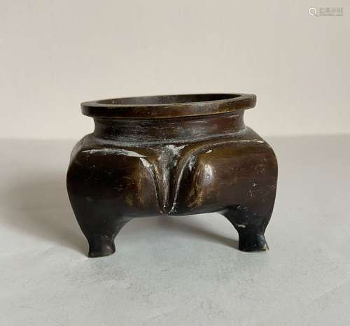 Chinese Bronze Tripod Censer,Mark