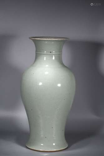 Qing Chinese Celedan Glazed Porcelain Vase