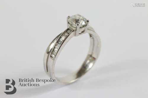 18ct White Gold Diamond Ring