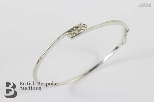 18ct White Gold Three Stone Diamond Bangle