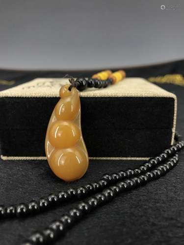 China's exquisite hand-polished carved agate pendant nec...