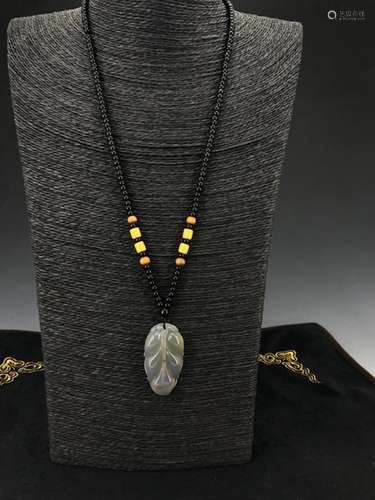 China's exquisite hand-polished carved agate pendant nec...