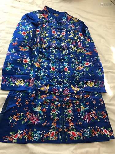 Exquisite Vintage Royal Blue Chinese hand embroidered silk r...