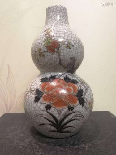 chinese antiques porcelain Famille rose porcelain gourd vase...