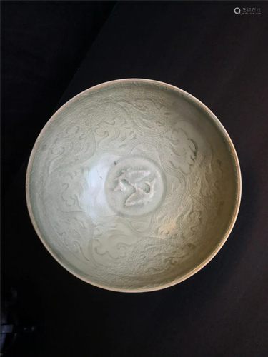 "Chinese LongQuan Glazed Celadon Bowl Size: d6 3/4"...